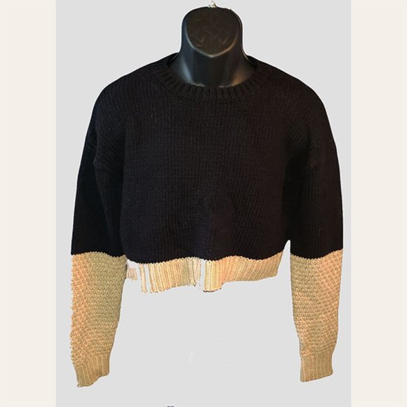 Crop Top Long Sleeve Knit Sweater New Without Tags Or Brand Tag - Picture 1 of 10